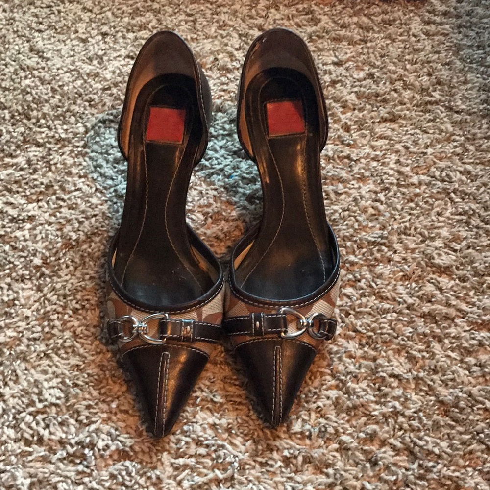 Coach heels size 5.5 in good condition.
